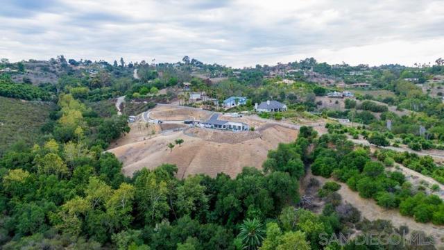 1615 Vista Del Lago, Fallbrook CA: https://media.crmls.org/mediaz/11e8c442-0c3b-4d55-b6d4-3215bb68a89f.jpg