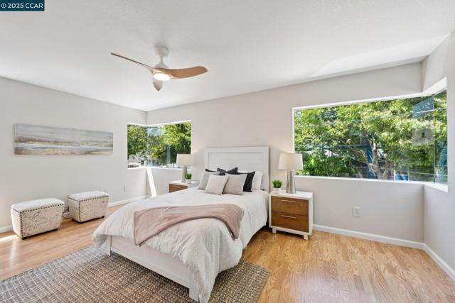 1017 45Th St, Emeryville CA: https://media.crmls.org/mediaz/11e936a5-dc3f-44eb-8a8b-80876869dbd2.jpg