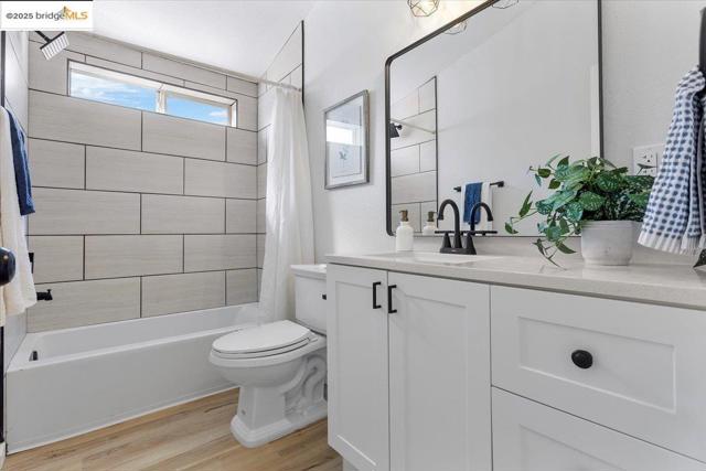 33526 4th ST, Union City CA: https://media.crmls.org/mediaz/11e9ae32-6ddd-44fc-8d8f-44beae30ae81.jpg