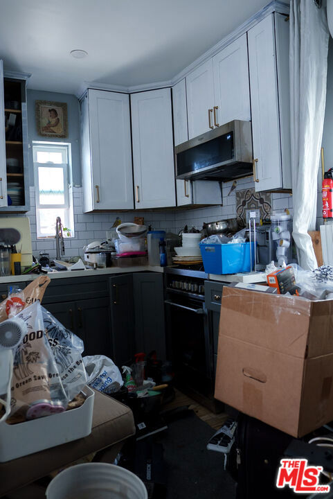 715 W 104th Street, Los Angeles CA: https://media.crmls.org/mediaz/11e9b5de-0997-434c-bc7b-e49b994a7e79.jpg