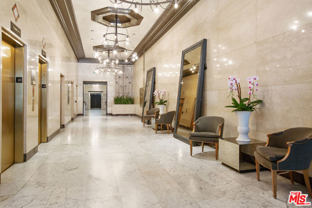 460 S Spring Street, Los Angeles CA: https://media.crmls.org/mediaz/11ea0b86-fbf8-428c-8585-11f465ff4a97.jpg