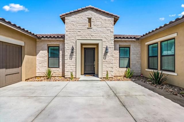 57870 Stone Creek W Trail, La Quinta CA: https://media.crmls.org/mediaz/11ea1780-6ffa-485c-8242-301631238b40.jpg