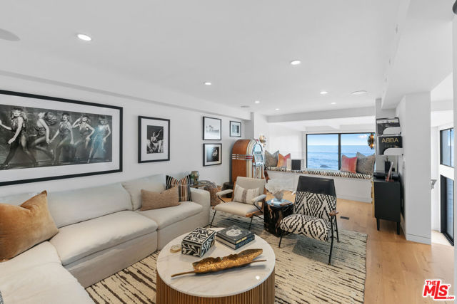 24146 Malibu Road, Malibu CA: https://media.crmls.org/mediaz/11eb5615-da72-4fb3-9f5b-452ae32a4e23.jpg