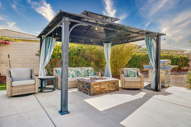 39205 Calle Popoca, Indio CA: https://media.crmls.org/mediaz/11eb739f-9ee3-4c3f-bde7-e8c0bb6496be.jpg