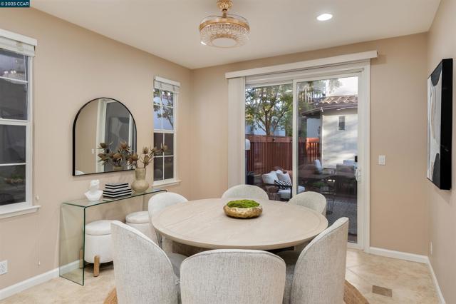 9752 Belladonna Dr, San Ramon CA: https://media.crmls.org/mediaz/11ec06fa-df19-4e70-94af-86842ffb52e3.jpg