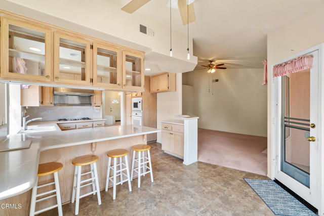 712 Rosebud Drive, Oxnard CA: https://media.crmls.org/mediaz/11ec0cbe-dffc-40d2-95ac-b3424637d7fd.jpg