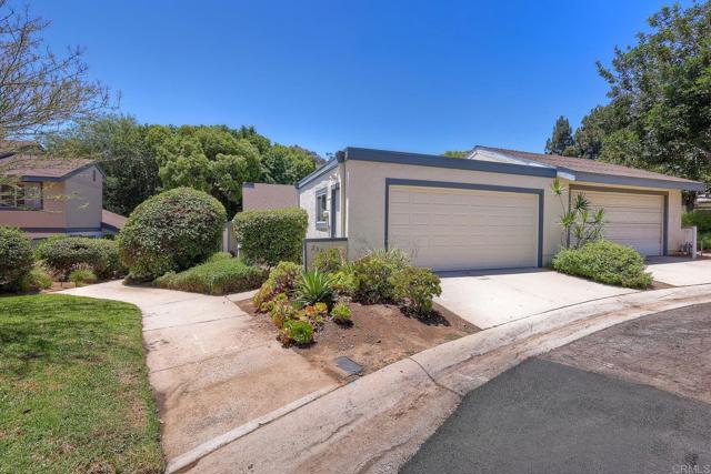 232 Cerco Rosado, San Marcos CA: https://media.crmls.org/mediaz/11ec33e8-9ffe-4d9a-9cc0-a358eb7e3927.jpg