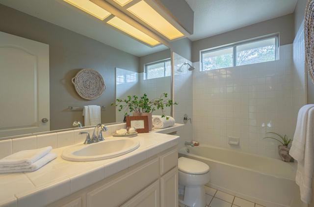 18106 Stonehaven, Salinas CA: https://media.crmls.org/mediaz/11ec6557-4590-4f54-9218-3def0afb90c6.jpg