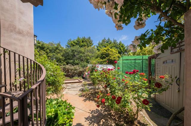 3 Playa Boulevard, Watsonville CA: https://media.crmls.org/mediaz/11ec6e91-0a82-4f67-9c9d-8d8f61a44226.jpg