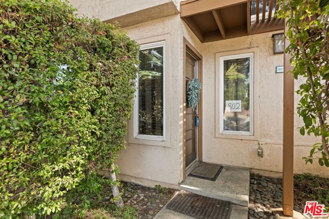 22330 Victory Boulevard, 802 photo 2