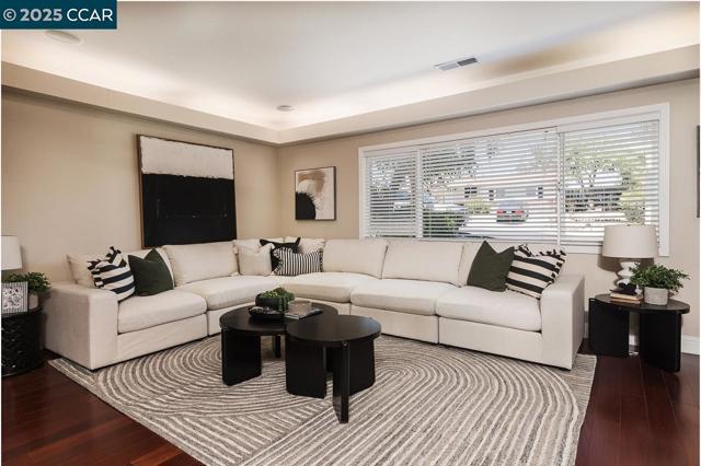1736 Silverwood Dr, Martinez CA: https://media.crmls.org/mediaz/11ec8f10-b94e-49bc-a7a0-5c429c26e9cd.jpg