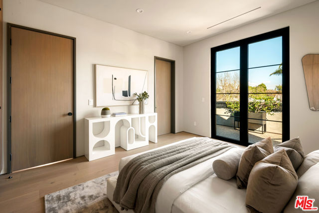 4165 Nagle Avenue, Sherman Oaks CA: https://media.crmls.org/mediaz/11ec994e-ee53-4f0f-be6d-585cc42f3cbe.jpg