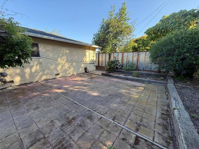 913 Camden Way, Salinas CA: https://media.crmls.org/mediaz/11ecc696-d525-4072-8c79-7b831f155248.jpg