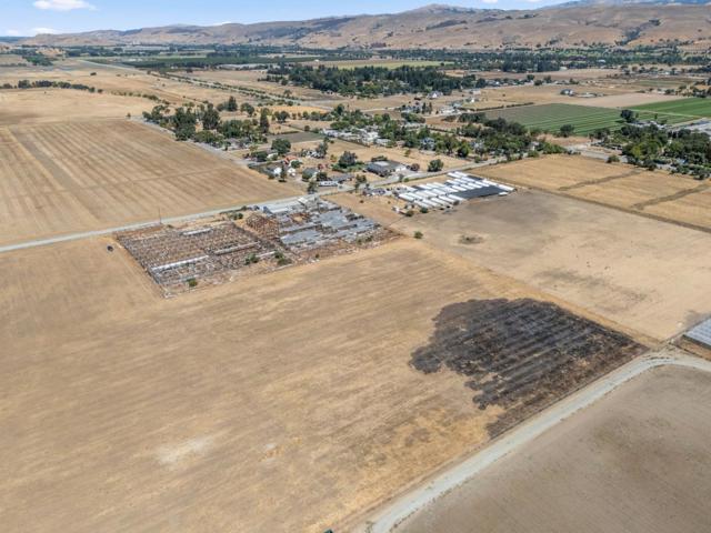 320 Kalana Avenue, Morgan Hill CA: https://media.crmls.org/mediaz/11ed031f-6c38-47ec-8e45-11bec426565d.jpg