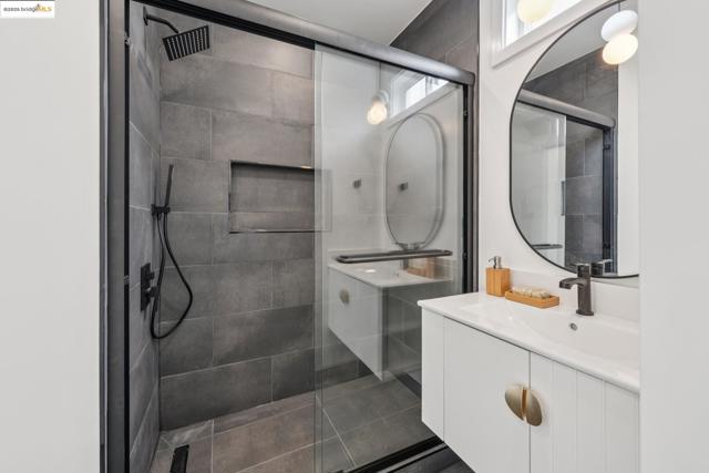1207 Cedar St, Berkeley CA: https://media.crmls.org/mediaz/11ed0f7c-6c4d-4d65-8f56-180f2ba5e8b6.jpg