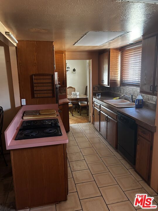1644 E 122nd Street, Los Angeles CA: https://media.crmls.org/mediaz/11edb542-0d5c-4320-bb4e-cb3fd5a9fc47.jpg