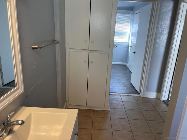 406 E Plaza Blvd, National City CA: https://media.crmls.org/mediaz/11ee018a-ec41-46c4-8c4a-c8792cdbbe16.jpg