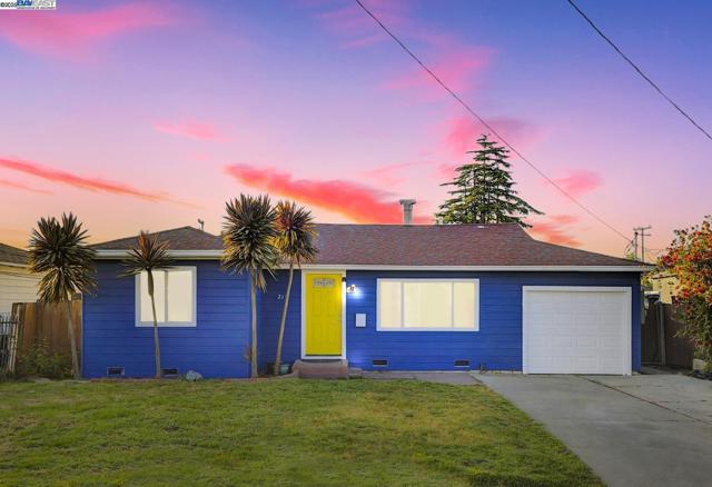 215 Isleton Ave, Oakland CA: https://media.crmls.org/mediaz/11ef5ec2-3779-4301-8146-a4b474029f81.jpg
