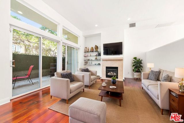 1020 Hilldale Avenue, West Hollywood CA: https://media.crmls.org/mediaz/11ef751d-6fbc-4459-abd7-fee2925375f5.jpg