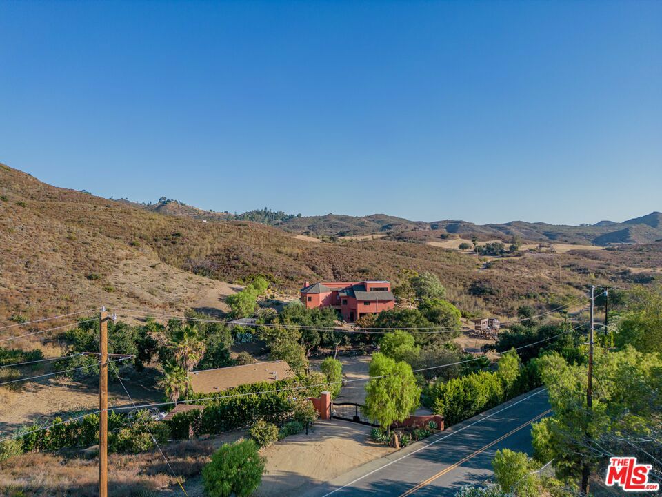 https://media.crmls.org/mediaz/11efe78e-12f0-46a4-ac30-908efe846c7c.jpg?preset=X-Large