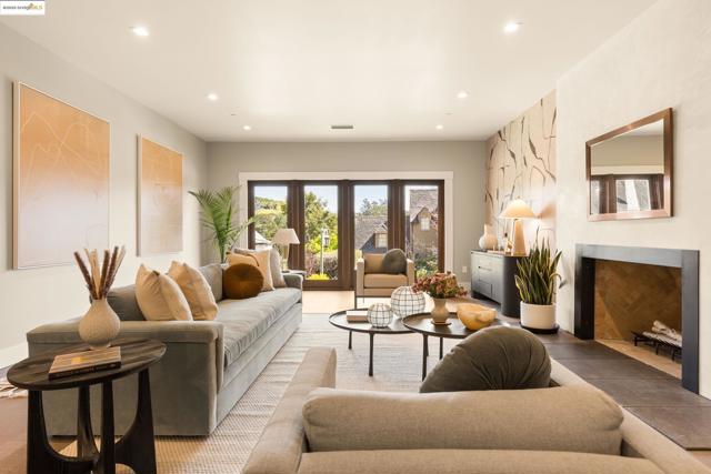 30 Lincolnshire Dr, Oakland CA: https://media.crmls.org/mediaz/11f005c6-0f53-4504-8fa6-471f95f9c62b.jpg