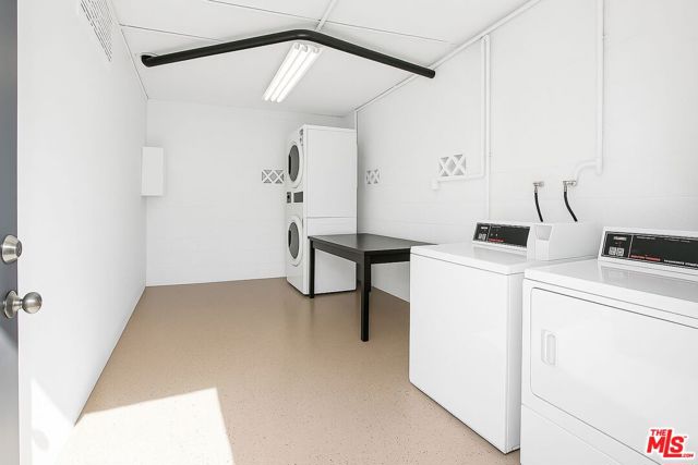 14110 Yukon Avenue, Hawthorne CA: https://media.crmls.org/mediaz/11f04daa-e593-42f4-9a7f-cd2a18e2125c.jpg