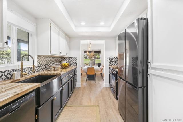 23235 Canyon Lake Dr S, Canyon Lake CA: https://media.crmls.org/mediaz/11f0f7b1-6269-49a3-8e56-218ffbfdd684.jpg