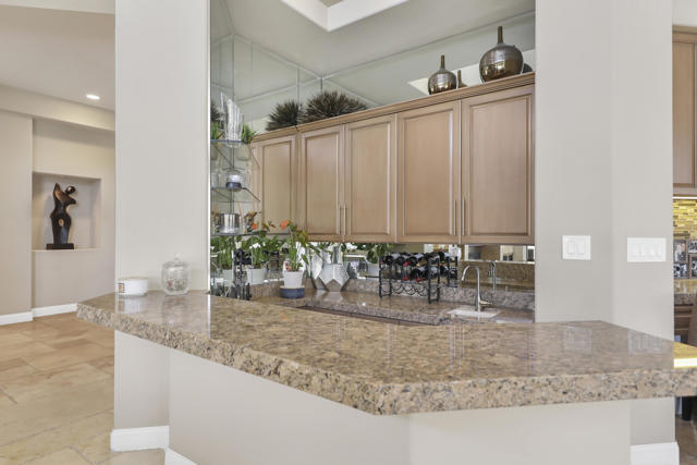 41800 Jones Drive, Palm Desert CA: https://media.crmls.org/mediaz/11f11dba-7372-4dc2-a366-41311c126710.jpg