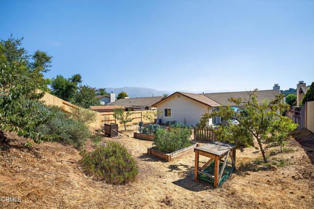 11881 Silver Spur Street, Ojai CA: https://media.crmls.org/mediaz/11f151f2-7a1b-4b40-8675-be747085042c.jpg
