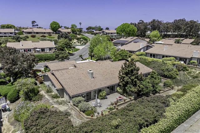 6375 Via Cabrera, La Jolla CA: https://media.crmls.org/mediaz/11f189c7-b76b-427d-aa24-a26c3001f12a.jpg
