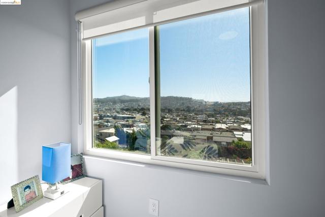 Image 25 of 49 For 271 Montana St