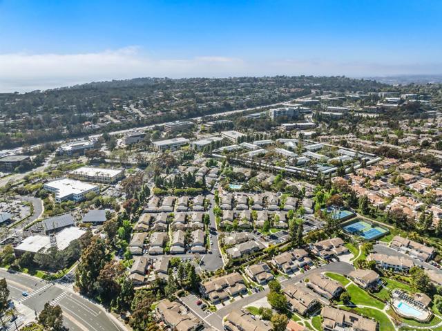 3731 Caminito Carmel Lndg, San Diego CA: https://media.crmls.org/mediaz/11f1a1e3-1234-4971-a5c3-b9747e0669ed.jpg