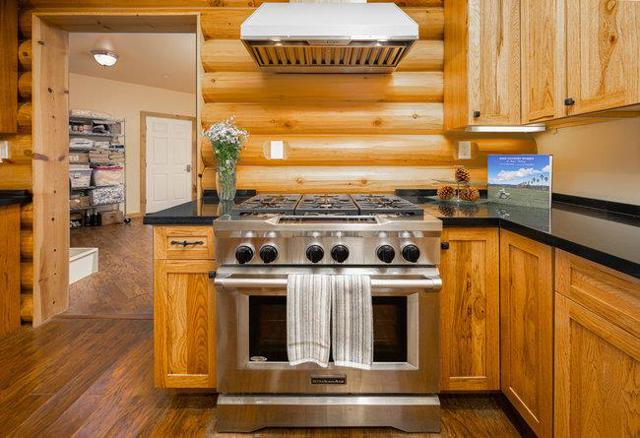 2081 Ponderosa Way, Murphys CA: https://media.crmls.org/mediaz/11f1b673-90cf-4dcb-b5e2-0e919785c9e1.jpg