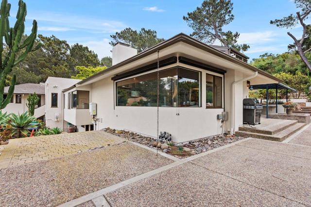 1859 Zapo Street, Del Mar CA: https://media.crmls.org/mediaz/11f1e28f-5177-42eb-b733-56b76ad9589d.jpg