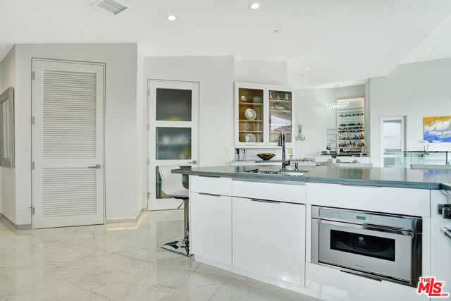 28405 Via Acero Street, Malibu CA: https://media.crmls.org/mediaz/11f2f1d8-2a3a-4b83-baad-23c416ebb715.jpg