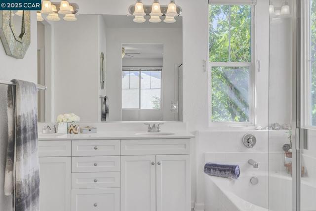 330 Pacifica Dr, Brentwood CA: https://media.crmls.org/mediaz/11f33220-4b07-4fa5-b1a6-3b1bc8104977.jpg