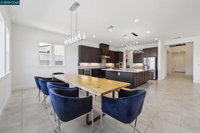 2909 Tulare Hills Dr, Dublin CA: https://media.crmls.org/mediaz/11f36df9-fa97-4623-865e-354f975b9e61.jpg