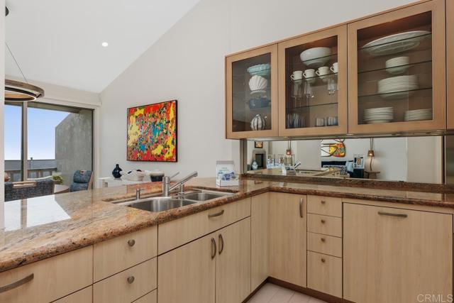 12812 Caminito En Flor, Del Mar CA: https://media.crmls.org/mediaz/11f3b43e-39a6-4b67-9ee0-18db221fea2d.jpg