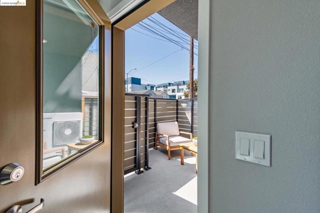 2400 Adeline ST, Oakland CA: https://media.crmls.org/mediaz/11f3c60c-8824-43d2-8947-71c100d4da01.jpg
