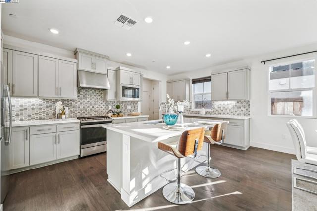 37898 Seafarer Road, Newark CA: https://media.crmls.org/mediaz/11f3d004-ac1a-4c14-a700-8cf9d5f5450a.jpg