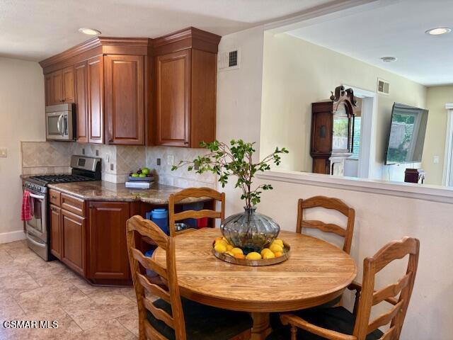 1878 Moore Street, Simi Valley CA: https://media.crmls.org/mediaz/11f3ed80-5098-4aea-91f2-c64eaf030964.jpg