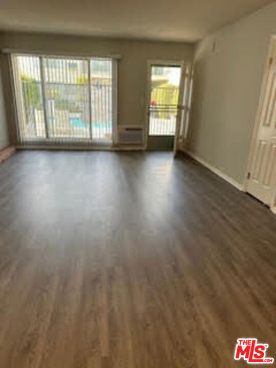 5720 Yolanda Avenue, Tarzana CA: https://media.crmls.org/mediaz/11f51efb-0594-4f5e-be70-7f522afb1e17.jpg
