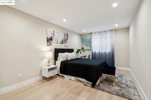 1537 Revere AVE, San Francisco CA: https://media.crmls.org/mediaz/11f549a2-2eaf-49a6-8d7a-af71aef446e1.jpg