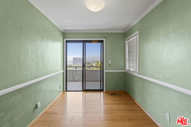 3740 Multiview Drive, Los Angeles CA: https://media.crmls.org/mediaz/11f5c11e-7e0f-4d54-a228-134737075827.jpg
