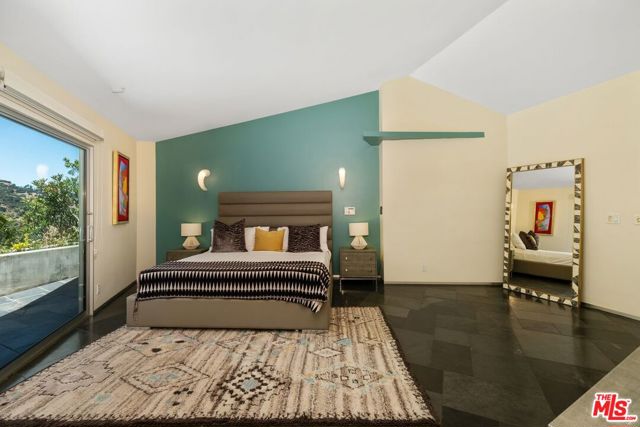 2625 Mar Lu Drive, Los Angeles CA: https://media.crmls.org/mediaz/11f5e060-cd0f-4583-87dd-6902ae7f7b2e.jpg