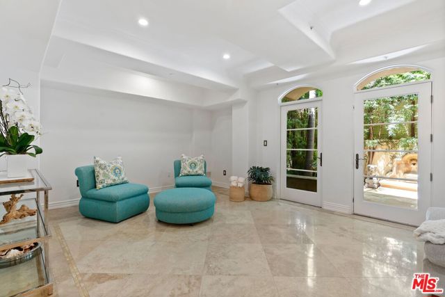 10795 Wilshire Boulevard, Los Angeles CA: https://media.crmls.org/mediaz/11f610be-6188-4c6e-a939-e778211f16b3.jpg