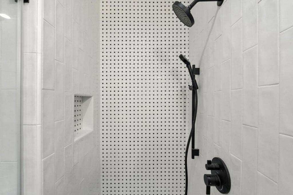 https://media.crmls.org/mediaz/11f631bf-d76f-451d-8425-4ca38e3bdde9.jpg?preset=X-Large