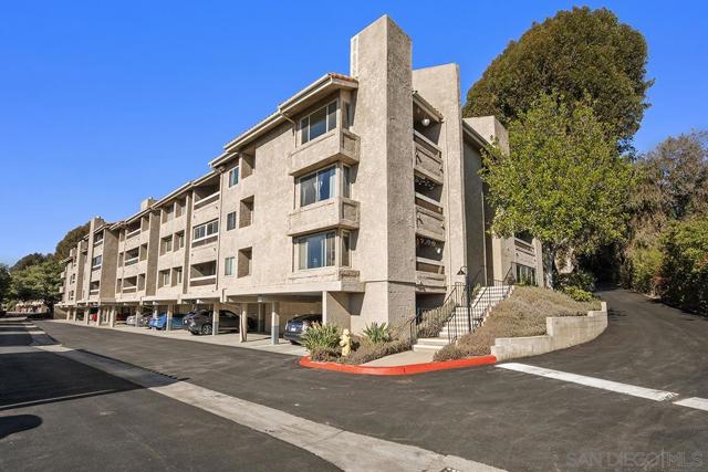 10400 caminito Cuervo, San Diego CA: https://media.crmls.org/mediaz/11f68226-8ca9-4767-b61b-e528b8a29069.jpg