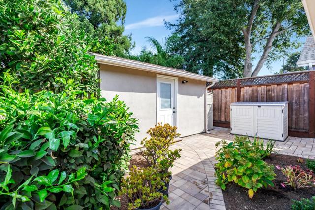 560 6th Avenue, Menlo Park CA: https://media.crmls.org/mediaz/11f6a7ad-14d1-4d87-be3a-806a237f3890.jpg