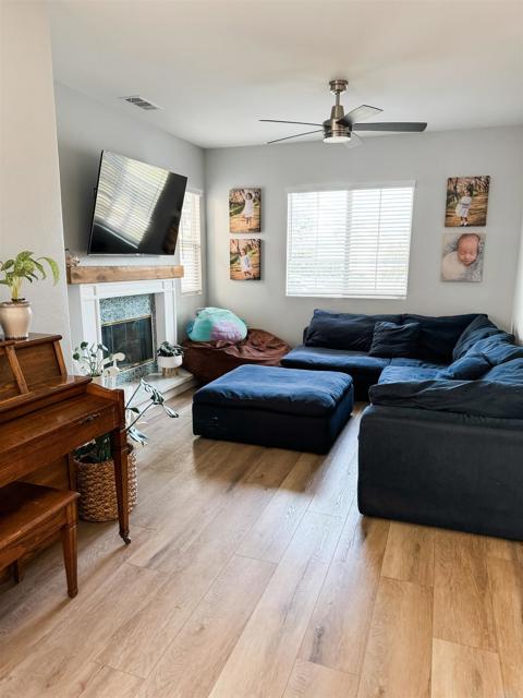 Detail Gallery Image 2 of 12 For 1461 Fieldbrook St, Chula Vista,  CA 91913 - 4 Beds | 2 Baths